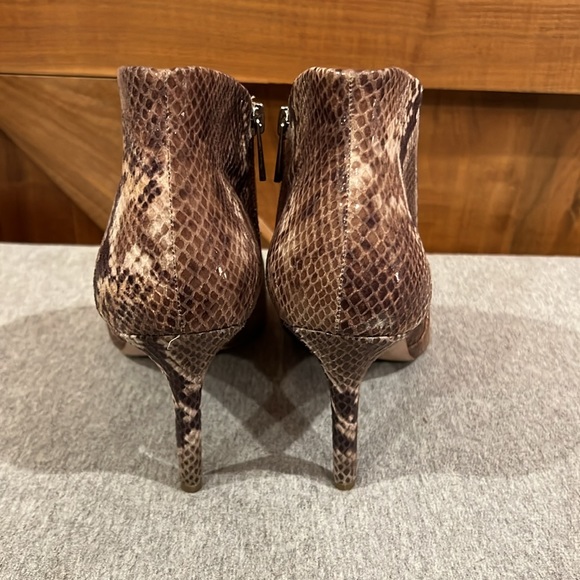 Jessica Simpson Layra snakeskin booties, size 8/38.5 - Picture 3 of 9